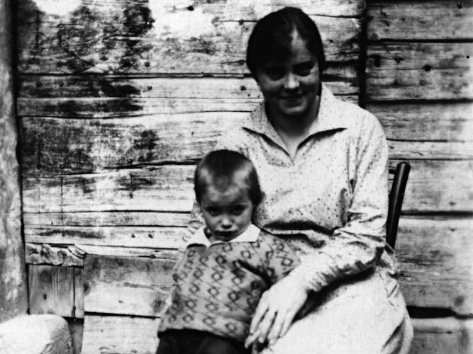 Armando bambino con la mamma